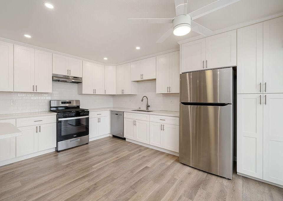 1st image of 450 Manhattan Ave #6