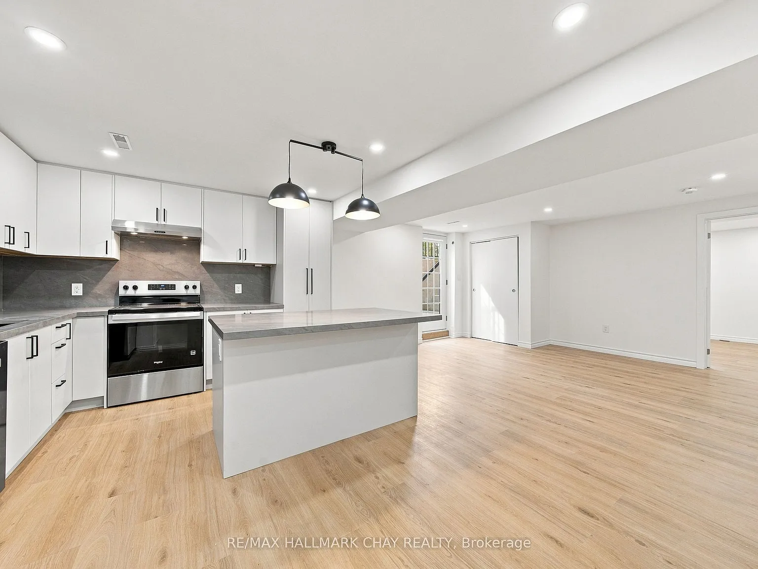3 bed, $2,000 — Photo 2
