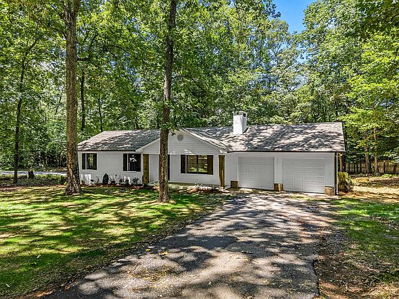 3rd image of 101 Wildwood Ln