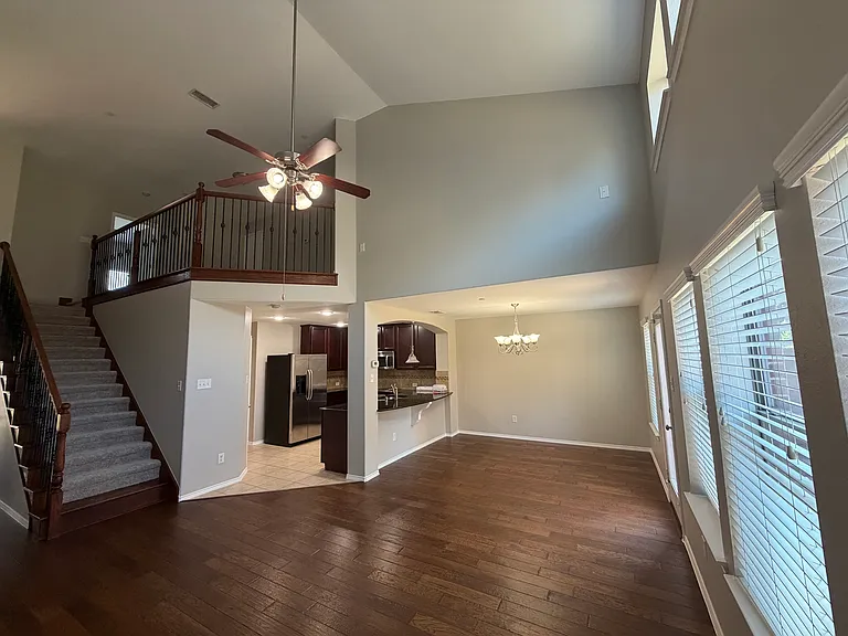 1008 Lucy Ln — Photo 5