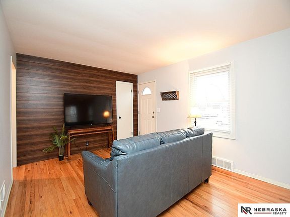 4th image of 7728 Burt St