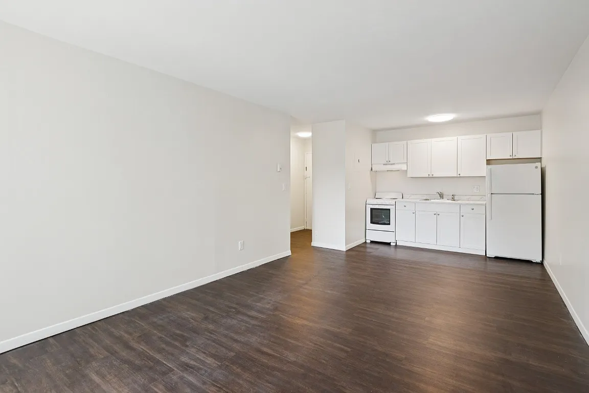 Maple Court Apartments — Photo 2