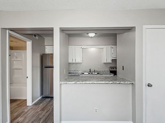 4th image of 525 W 37th St N #107
