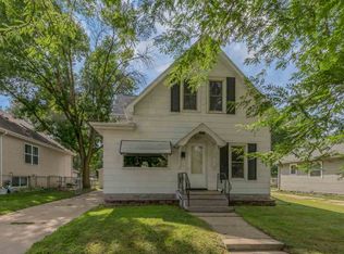 1110 9th St NW, Cedar Rapids, IA 52405