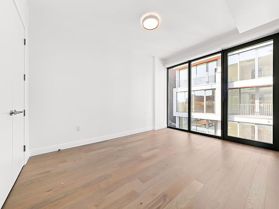 5th image of 255 Lorimer St #719