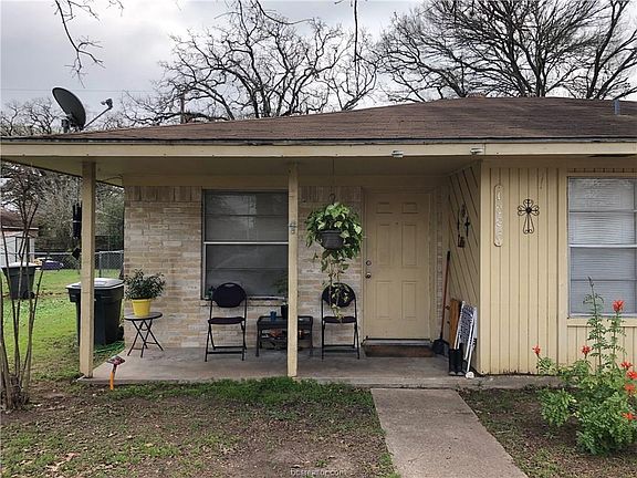 2nd image of 1004 Navarro Dr