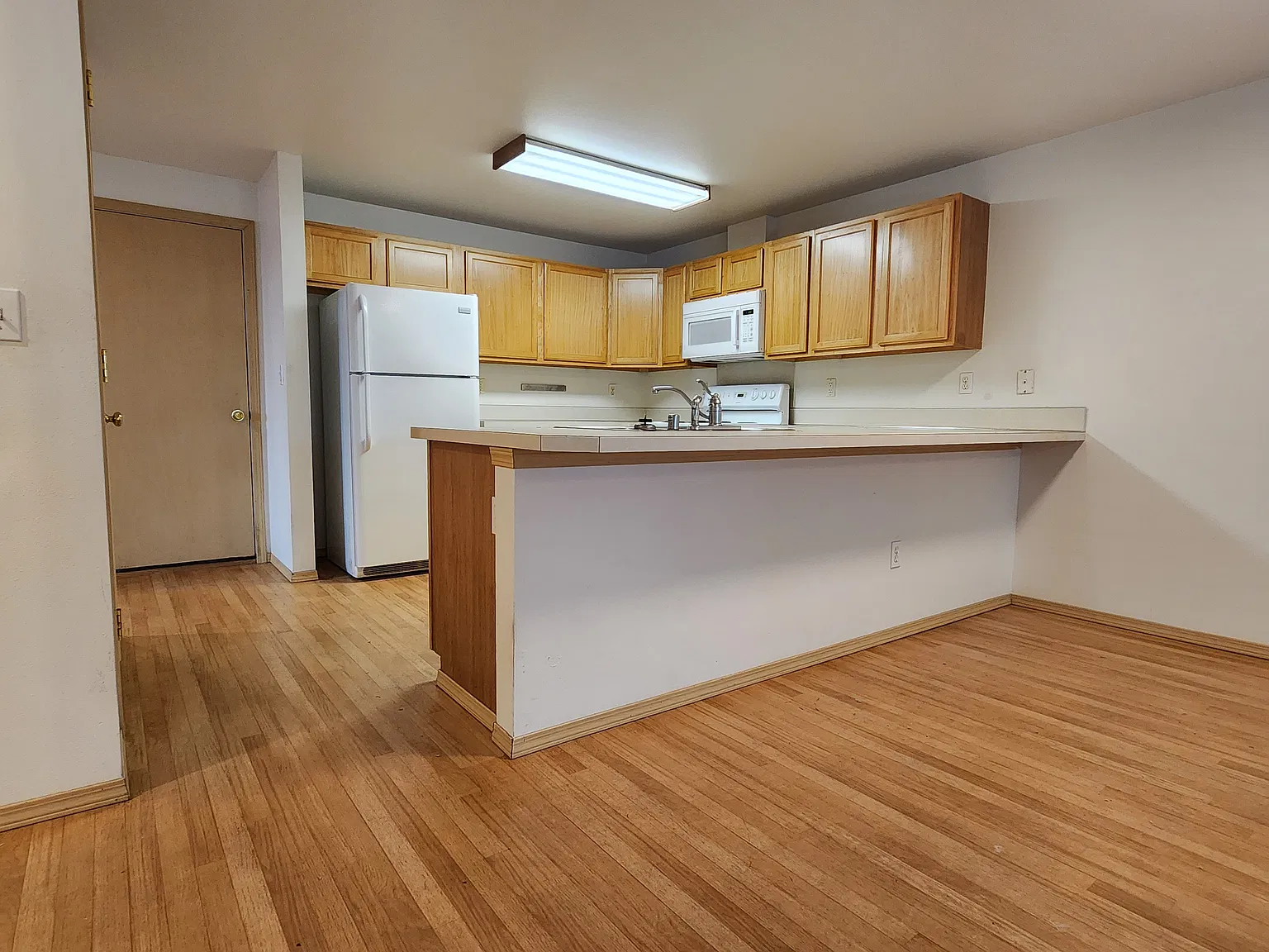 3 bed, 1307 sqft, $2,050 — Photo 3