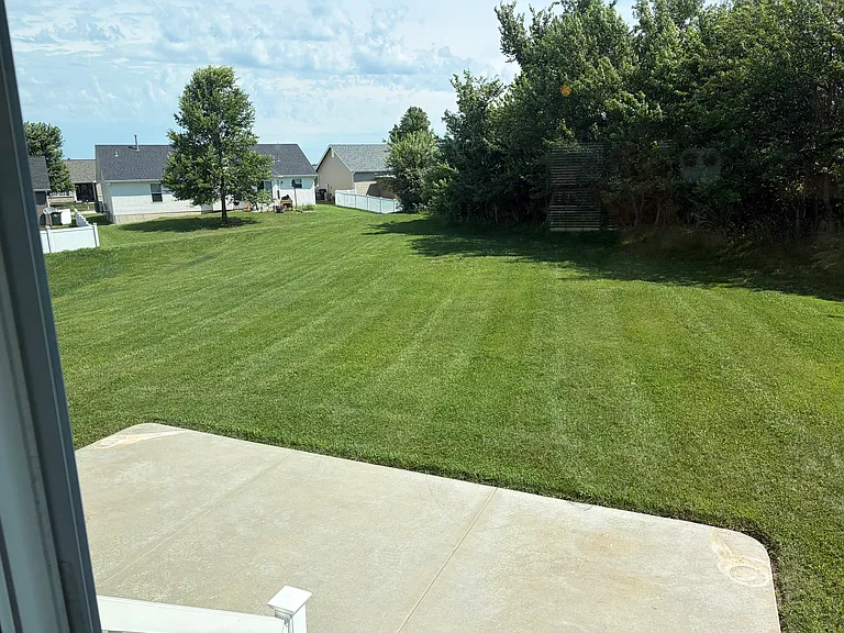 442 Honeysuckle Creek Dr — Photo 4