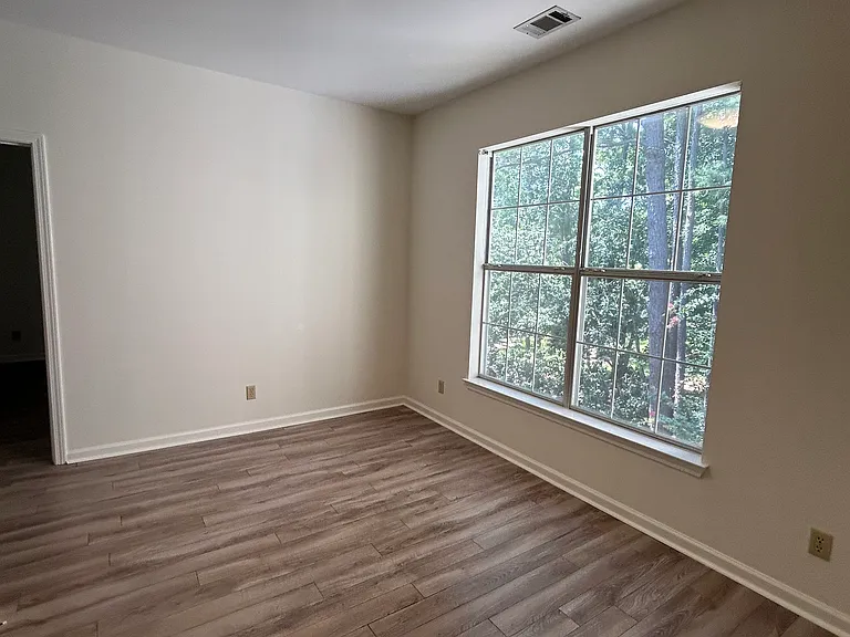 1600 Long Grove Dr #422 — Photo 13