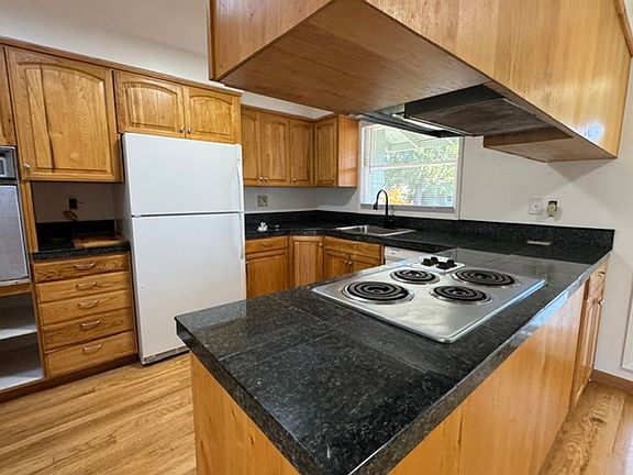 3rd image of 730 NE Pioneer Way