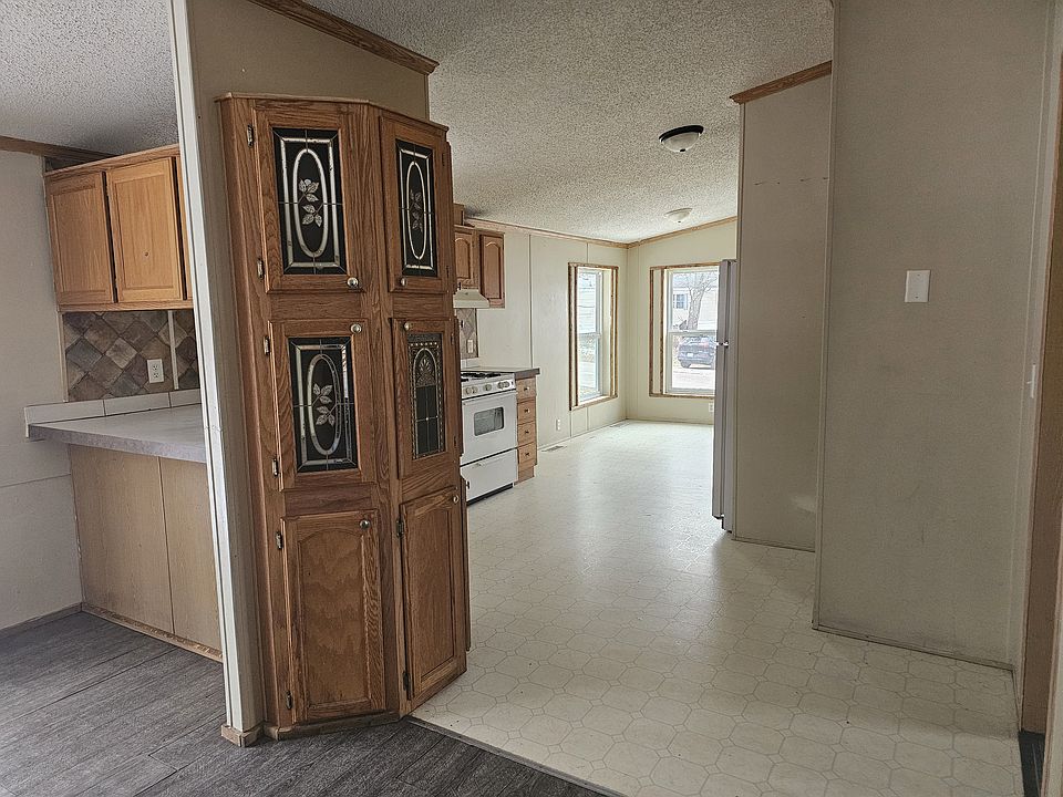 Dining area leading into the Kitchen