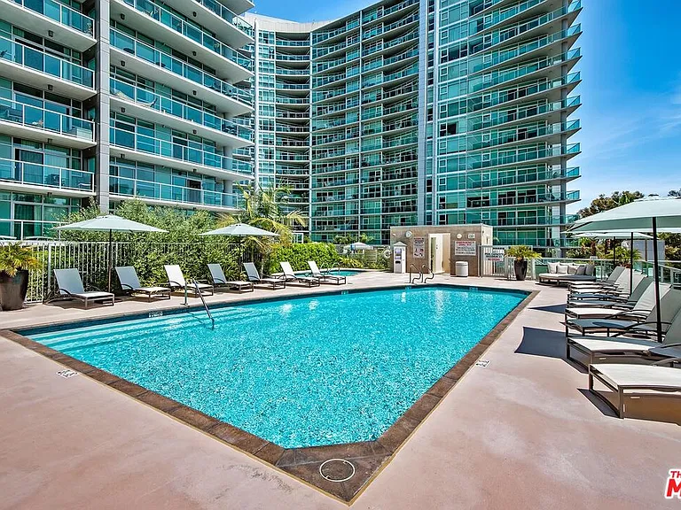 13650 Marina Pointe Dr #1706 — Photo 29