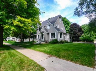 819 4th St, De Pere, WI 54115