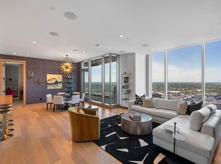255 Hennepin Ave #3204, Minneapolis, MN 55401
