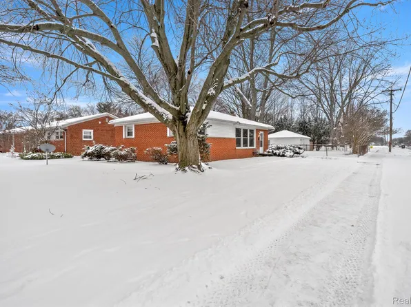 36715 Glenwood Rd, Wayne, MI 48184