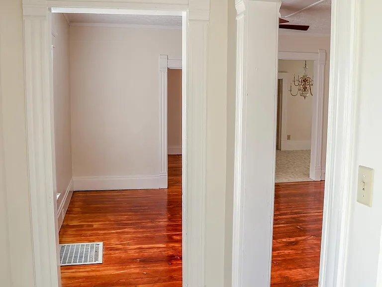 707 N Walnut St — Photo 3