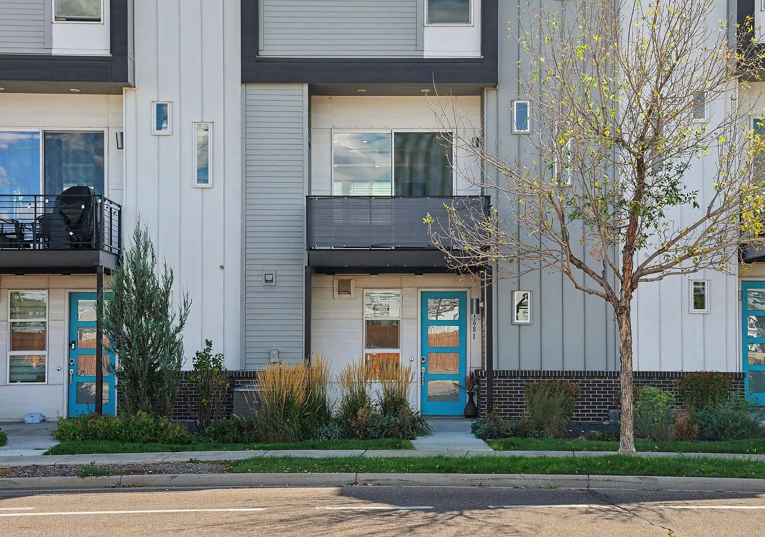 Recently Built Townhome in Hot Midtown! — Photo 3