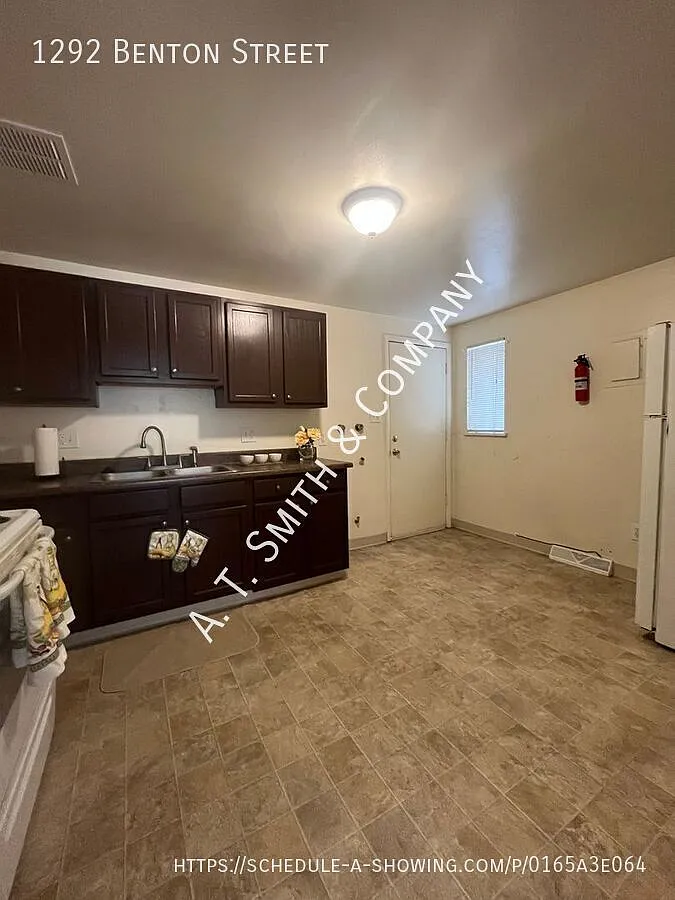 Lakewood 1-Bedroom Triplex with Walk-In Closet & Shared Fenced Yard — Photo 1