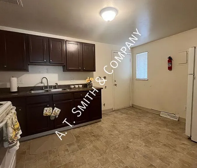 1292 Benton St — Photo 1