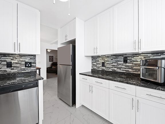 3rd image of 1505 N Riverside Drive #808