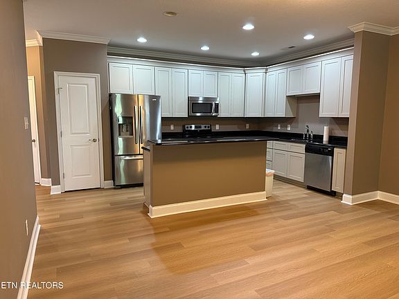 3rd image of 1470 Remington Grove Ln