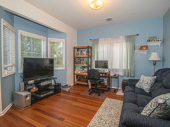 2nd image of 330 Maple Ave APT 1