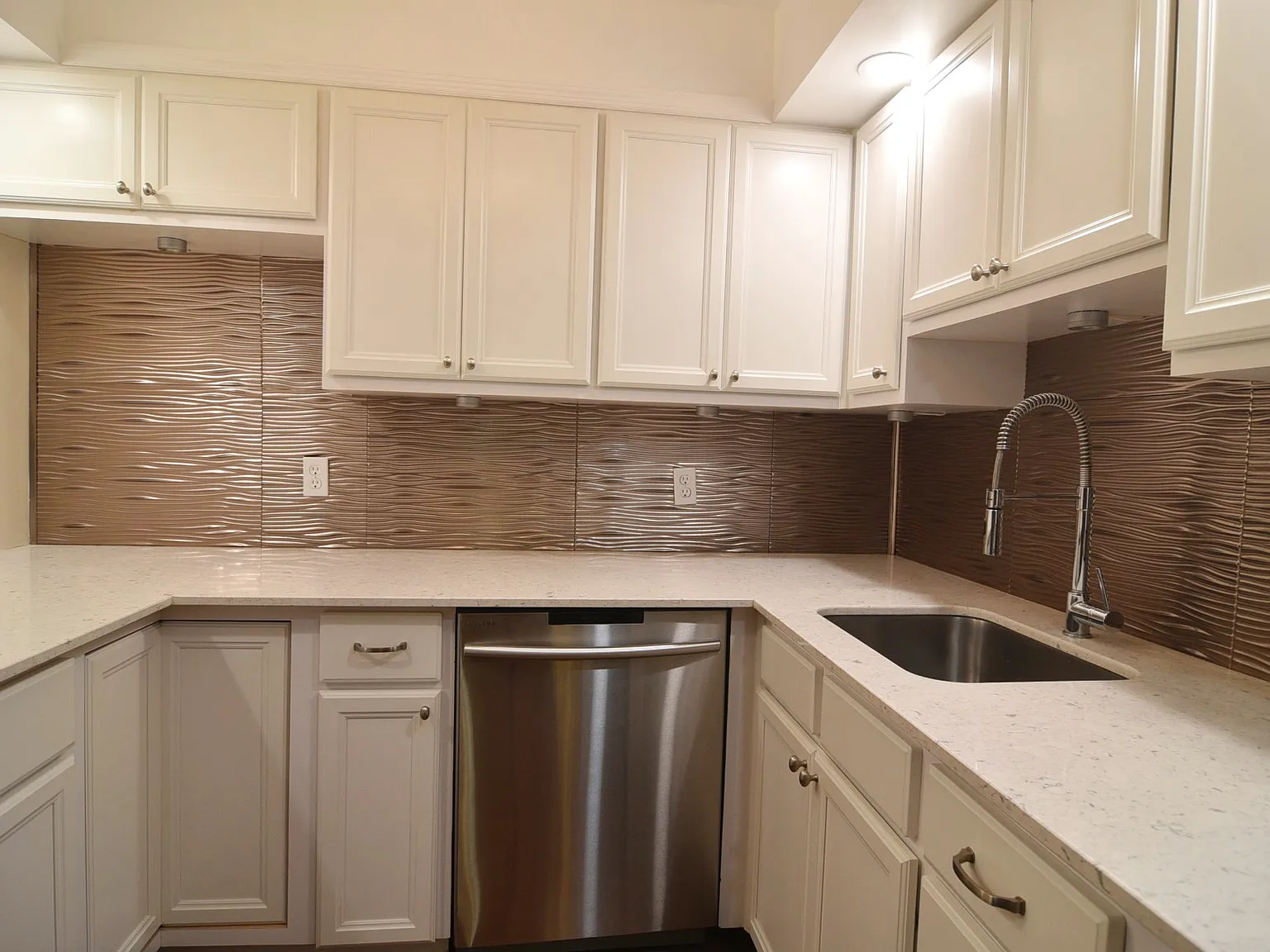 2 bed, 1105 sqft, $2,100 — Photo 3