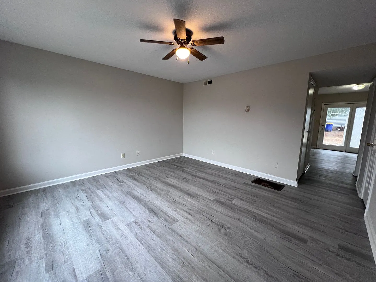 1-4 424 Jennings Drive — Photo 4