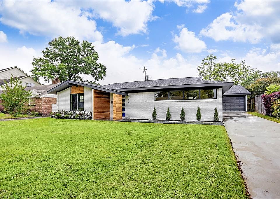 1st image of 3819 Sun Valley Dr