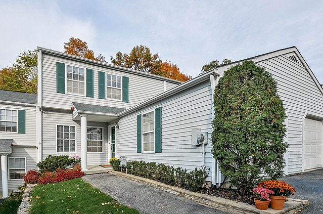 1st image of 403 Watch Hill Dr