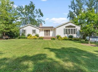 20859 Thorofare Rd, Grosse Ile, MI 48138