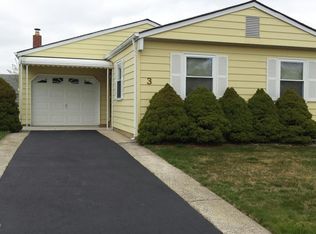 3 Saint Tropez Ct, Toms River, NJ 08757