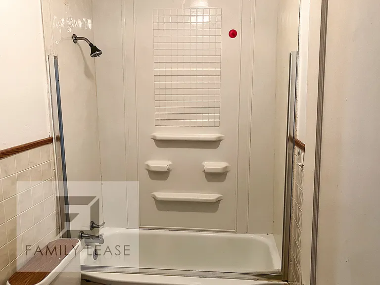 1087 N Summit Ave — Photo 8