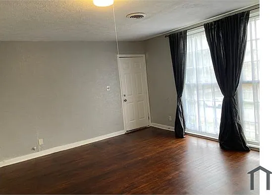 3 bed, 1250 sqft, $1,450 — Photo 3