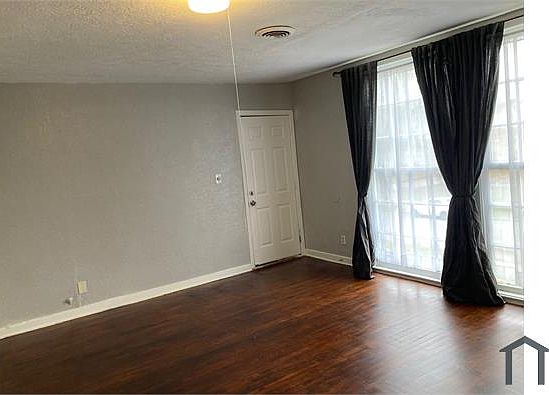 3rd image of 2077 Hazel St