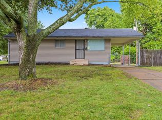 35 Florissant Park Dr, Florissant, MO 63031