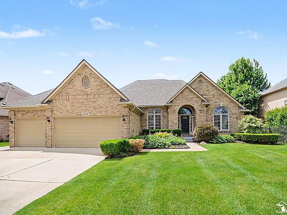 3rd image of 16732 English Garden Dr
