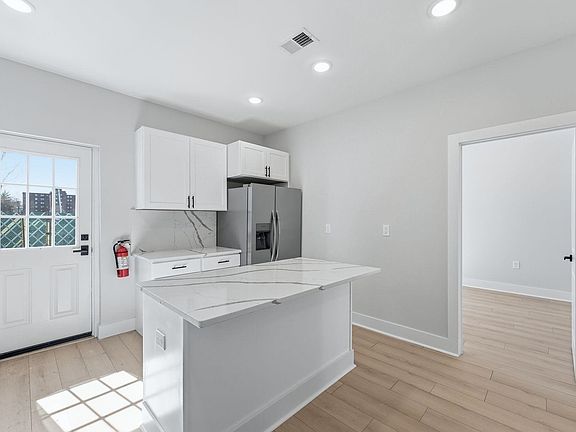 3rd image of 1205 Hillside Pl Floor 1