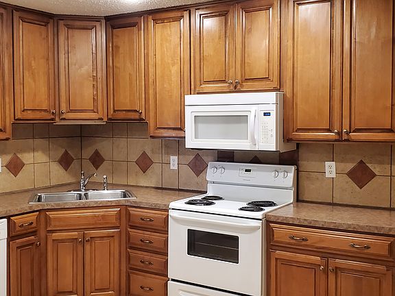 3rd image of 950 Spanish Moss Dr