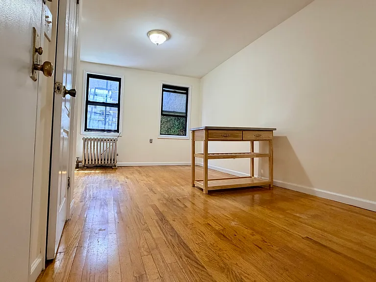 213 1/2 W 16th St #3 — Photo 3