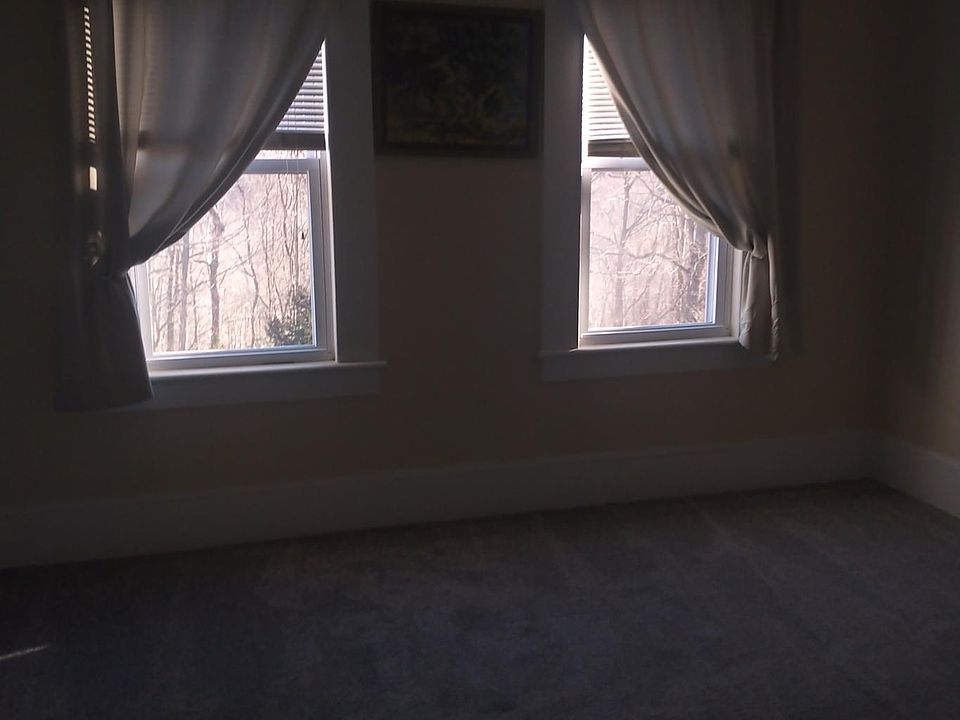 1st image of 28 Wilson Dr #28