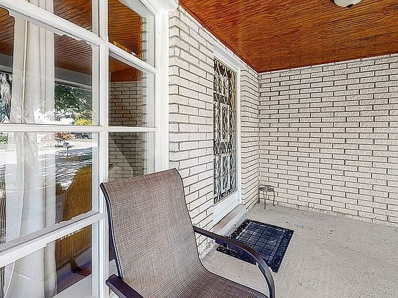 3rd image of 43744 Belleauwood Ct