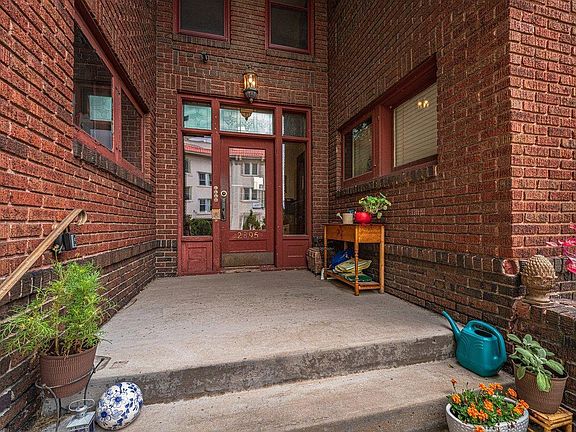 4th image of 2895 James Ave S #4