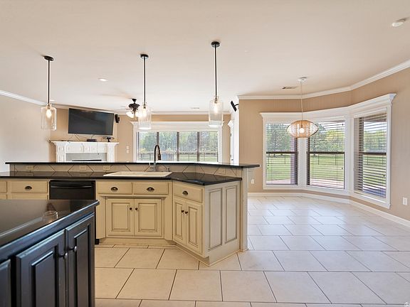 2nd image of 2401 Estates Ct