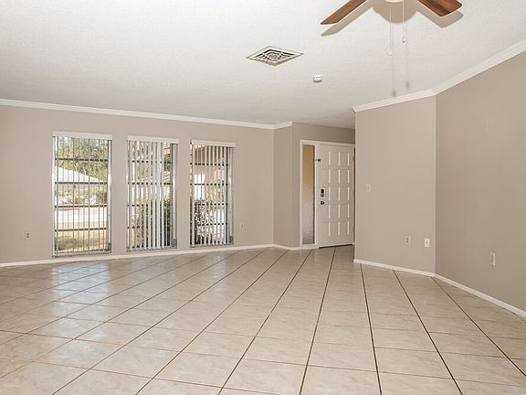 3rd image of 4248 Dryden Cir
