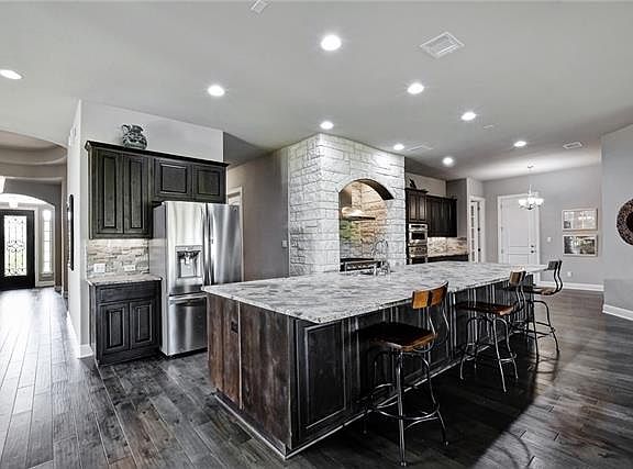 3rd image of 375 Katie Dr