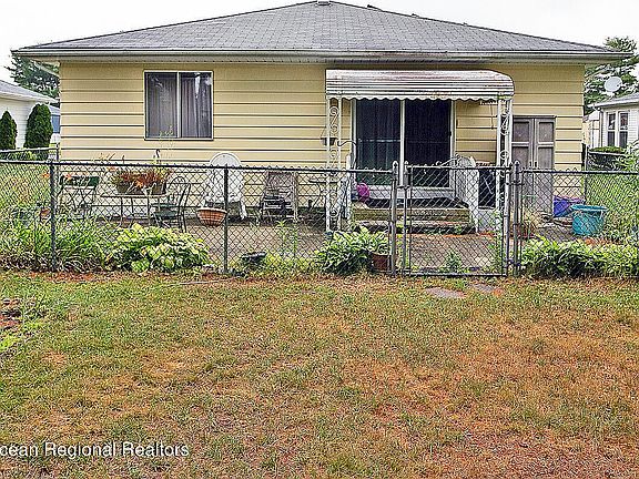 5th image of 269 Harrington Dr N