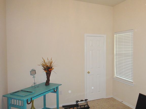 5th image of 1101 Twin Lakes Dr