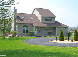 2 Tanager Ln, Galena, IL 61036