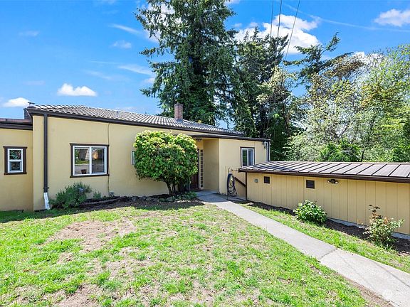 3rd image of 3671 McCall Boulevard W